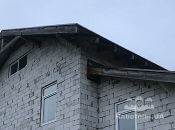 Підшивка даху та встановлення водостоків.