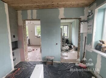 Шпаклювання стін та поклейка шпалер
