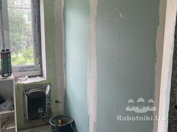Шпаклювання стін та поклейка шпалер