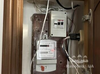 Електрик для різних робіт в квартирі