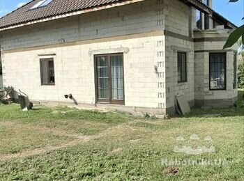 Фасад дво поверховий будинок