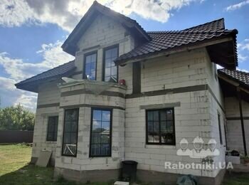 Фасад дво поверховий будинок
