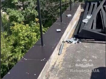 Влаштування парапетної накривки в нахльост
