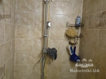 Демонтаж старої штукатурки та плитки і монтан нової штукатурки і плитк