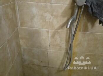 Демонтаж старої штукатурки та плитки і монтан нової штукатурки і плитк