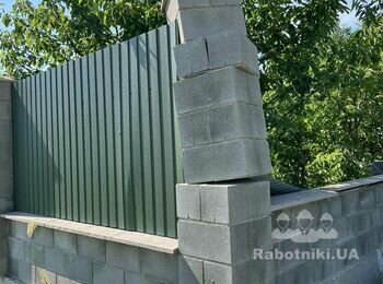 Поставить забор из блоков и профнастила