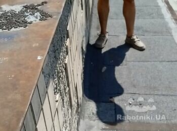 Грунтовать, штукатурить стену
