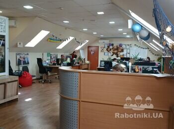Гіпсокартон, шпалери, фарбування, плинтус, двері