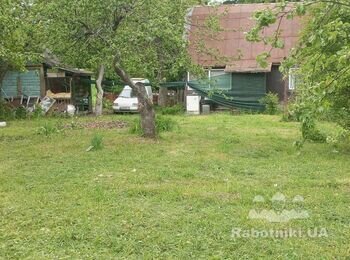 Участок 6 соток огородить по периметру з воротами.