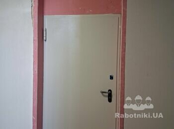 Шпатлювання та фарбування дверних відкосів