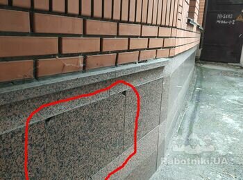 Ремонт фасада и входных ступенек здания.