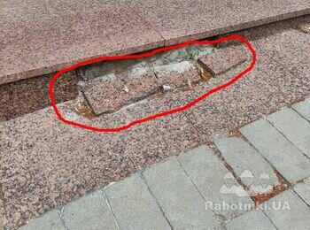 Ремонт фасада и входных ступенек здания.