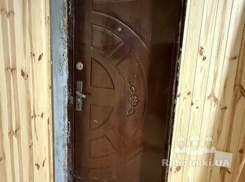 Встановити деревяні двері