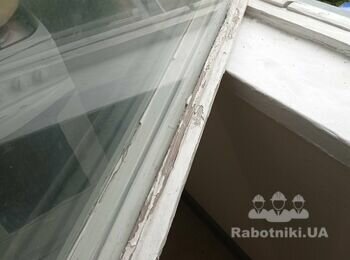 Чистка, покраска, поклейка уплотнителя на два балконних блока и окно.