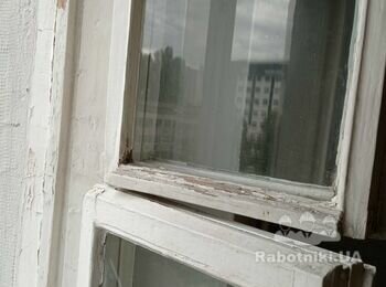 Чистка, покраска, поклейка уплотнителя на два балконних блока и окно.