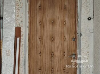Установка вхідних дверей