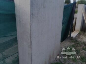 Підготовка литих бетонних ділянок забору перед монтажом забору