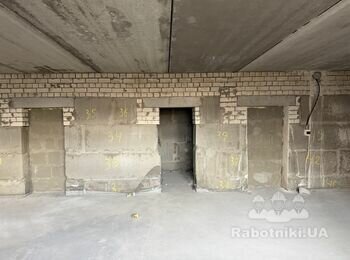 Ремонт напівпідвального приміщення під спортивну залу, штукатурка