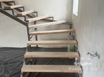 Облаштування сходинок у будинку