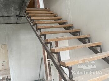 Облаштування сходинок у будинку