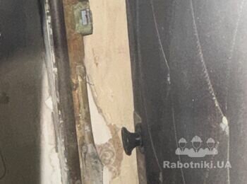 Вставити замок в двері