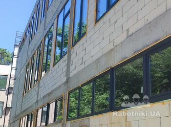 Утеплення фасаду будівлі мінеральною ватою.