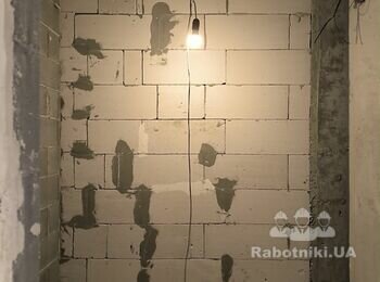 Штукатурка санвузла цементною штукатуркою по маяках