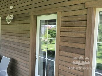 Потрібно почистити і дерев'яний фасад