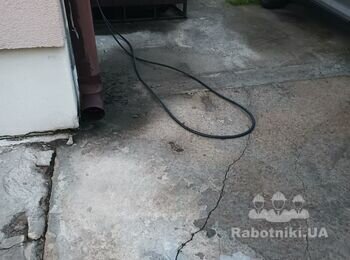 Переробити вимощення і плиту під авто. Змурувати господарський блок.