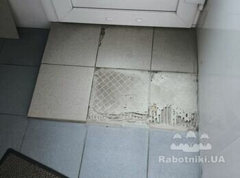 Ремонт (замена) плитки на полу крылечек