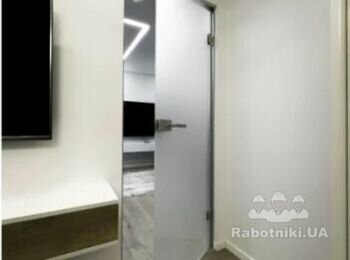 Установити двері