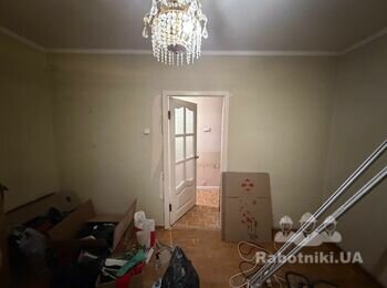 Поклейка обоев+ реставрация плинтуса комната 12.5кв метра