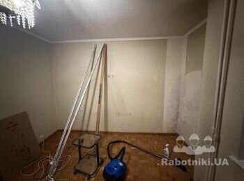 Поклейка обоев+ реставрация плинтуса комната 12.5кв метра