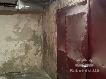 Фарбування гаражних воріт і підготовка стін під підвісну стелю