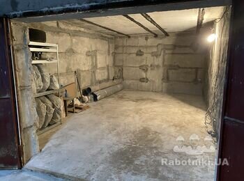 Фарбування гаражних воріт і підготовка стін під підвісну стелю
