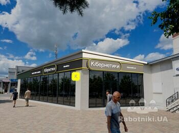 Збирання, встановлення торгівельного обладнання у магазині електроніки