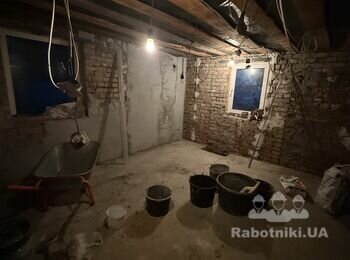 Штукатурка стін в гаражі, орієнтовно 80м2.