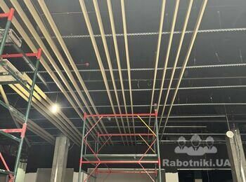 Монтаж кубоподібної рейки 1000м2 (стеля)