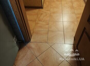 Перезатирка міжплиточних швів на полу