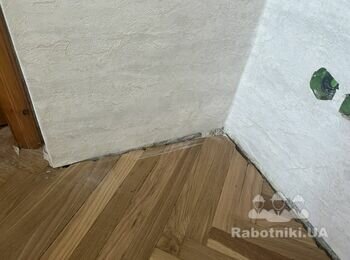 Установка плінтуса