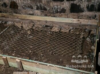 Залити підлогу бетоном в пивниці