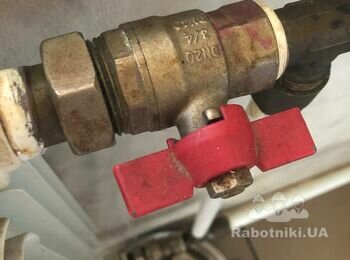 Сантехника. Усунути протікання біля батареї