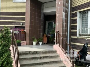 Ремонт вхідної групи в багатоквартирному будинку (Київ)