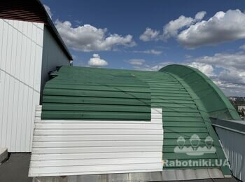 Перекриття криши бітумною черепицею