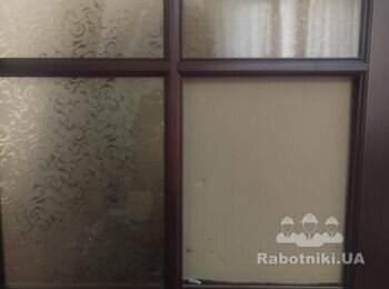 Треба замінити скло в між кімнатні двері