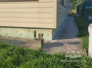 Штукатурка цоколя будинку + гідроізоляція відмостки і відливу