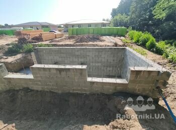 Кладка газоблоку на будівництві таунхаусів