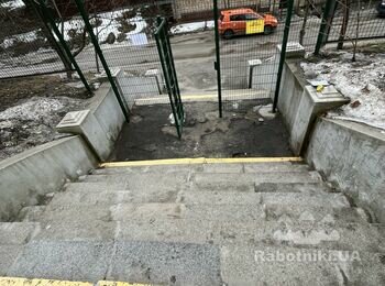 Укласти тротуарну плитку та інші роботи з облаштування входа в будівлю