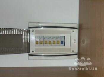 Встановлення ручного перемикача станція/місто до щитку