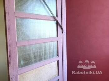Утеплення стіни на сходовій площадці.